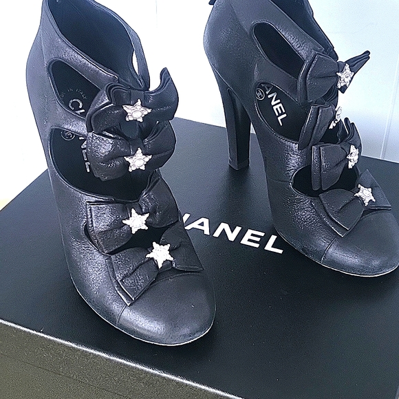 CHANEL Comet Heels - Picture 1 of 9